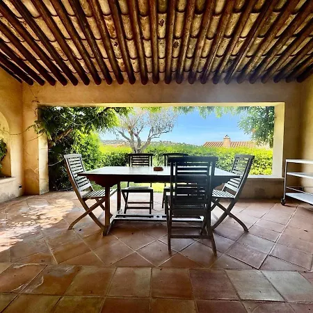 Villa With Pool And Air Conditioning