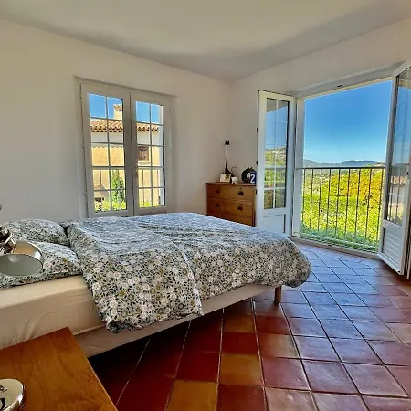 With Pool And Air Conditioning Villa *