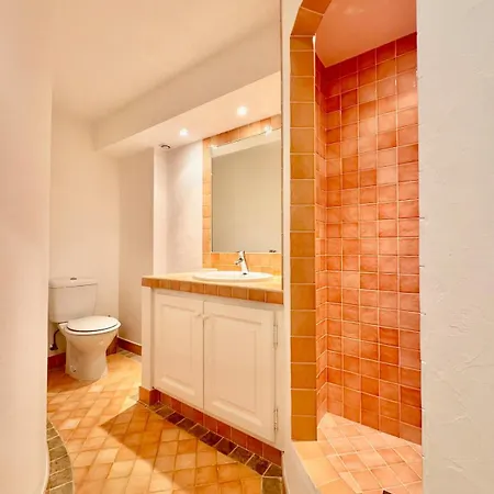 Villa With Pool And Air Conditioning