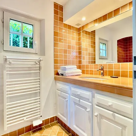 With Pool And Air Conditioning Villa